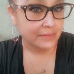 Meet your Posher, Yolanda